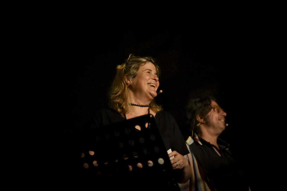 El Último Veneno celebra dues dècades als escenaris amb un concert especial que va omplir de gent la plaça del Castell