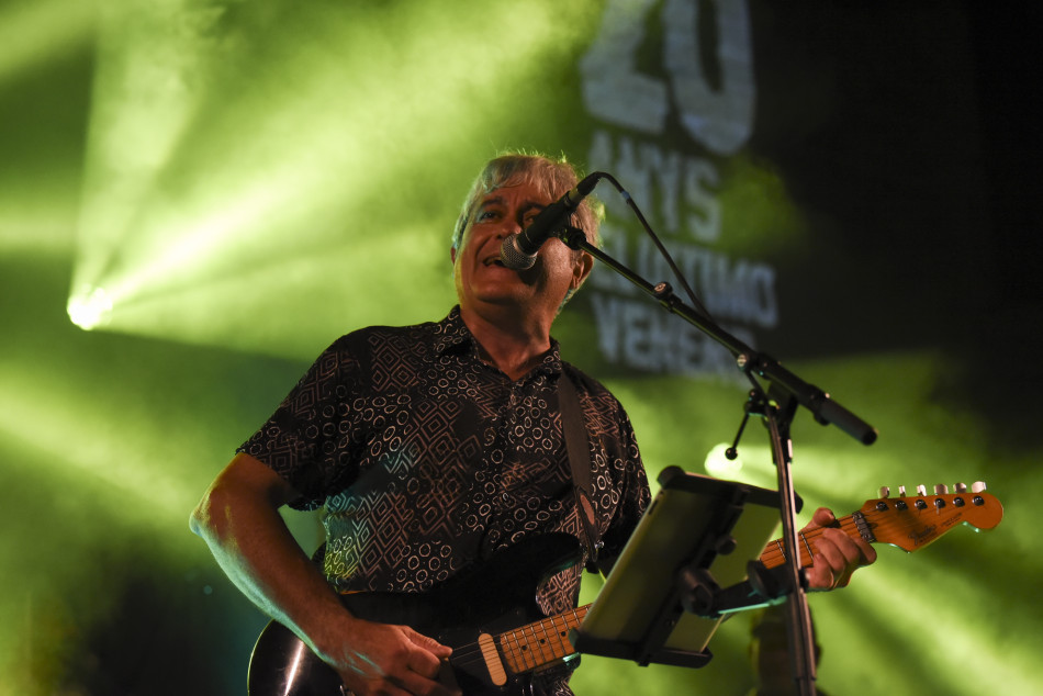 El Último Veneno celebra dues dècades als escenaris amb un concert especial que va omplir de gent la plaça del Castell
