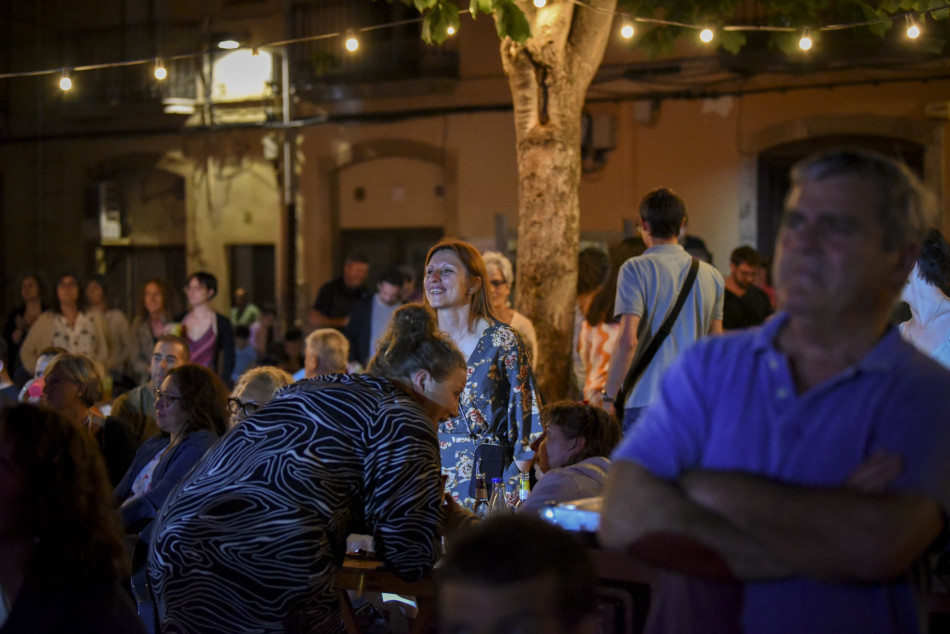 El Último Veneno celebra dues dècades als escenaris amb un concert especial que va omplir de gent la plaça del Castell