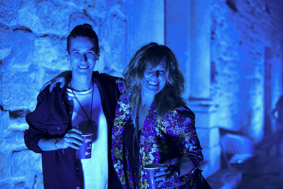 El Último Veneno celebra dues dècades als escenaris amb un concert especial que va omplir de gent la plaça del Castell