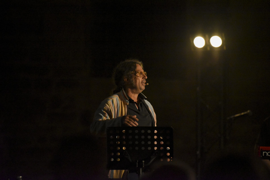 El Último Veneno celebra dues dècades als escenaris amb un concert especial que va omplir de gent la plaça del Castell