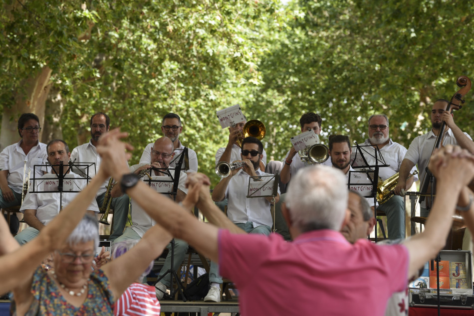 Èxit de públic i tres estrenes sardanistes al 61è Aplec de la Sardana de la Bisbal d’Empordà