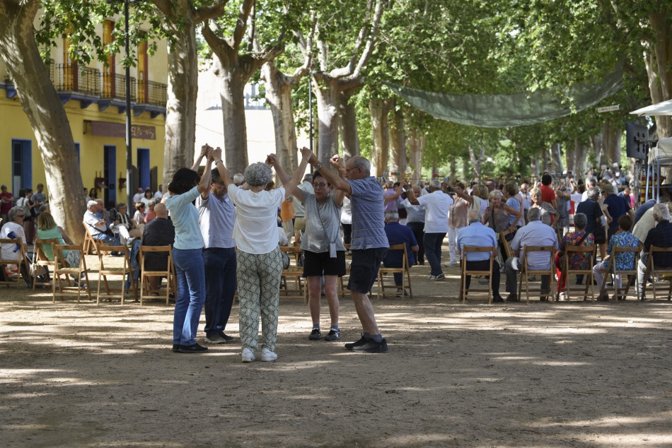 Èxit de públic i tres estrenes sardanistes al 61è Aplec de la Sardana de la Bisbal d’Empordà