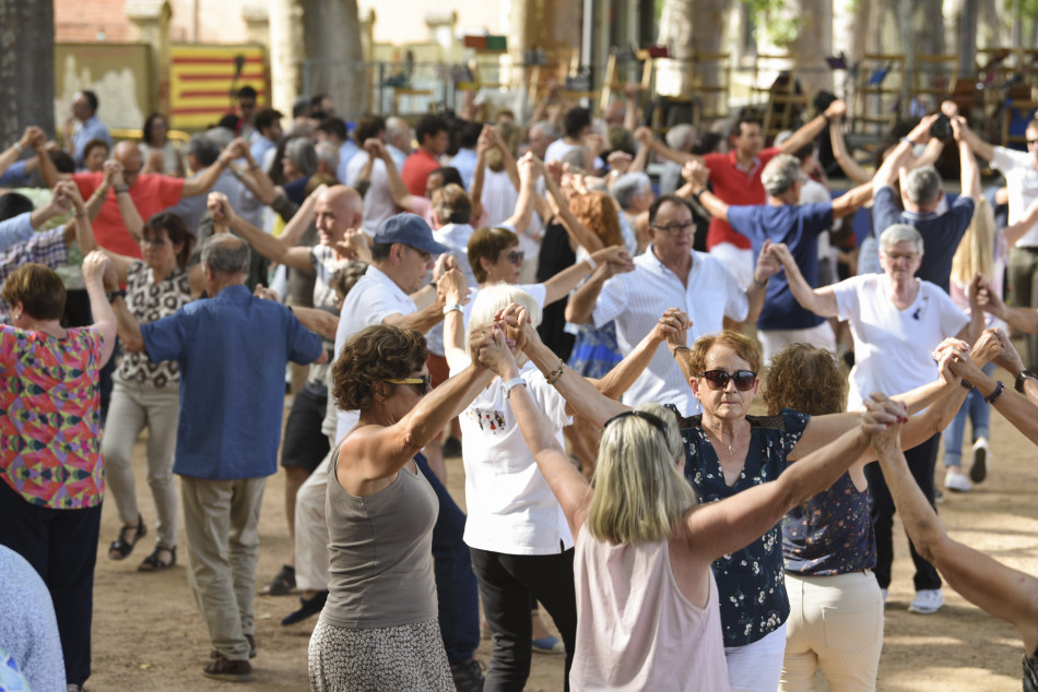 Èxit de públic i tres estrenes sardanistes al 61è Aplec de la Sardana de la Bisbal d’Empordà