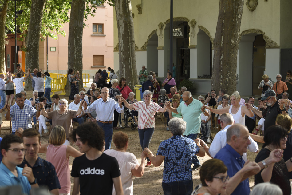 Èxit de públic i tres estrenes sardanistes al 61è Aplec de la Sardana de la Bisbal d’Empordà