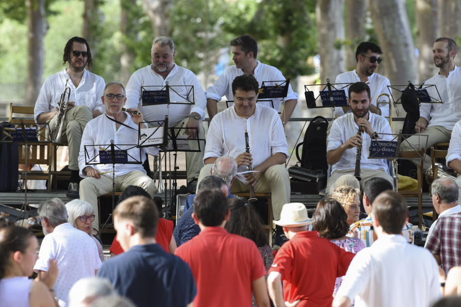 Èxit de públic i tres estrenes sardanistes al 61è Aplec de la Sardana de la Bisbal d’Empordà