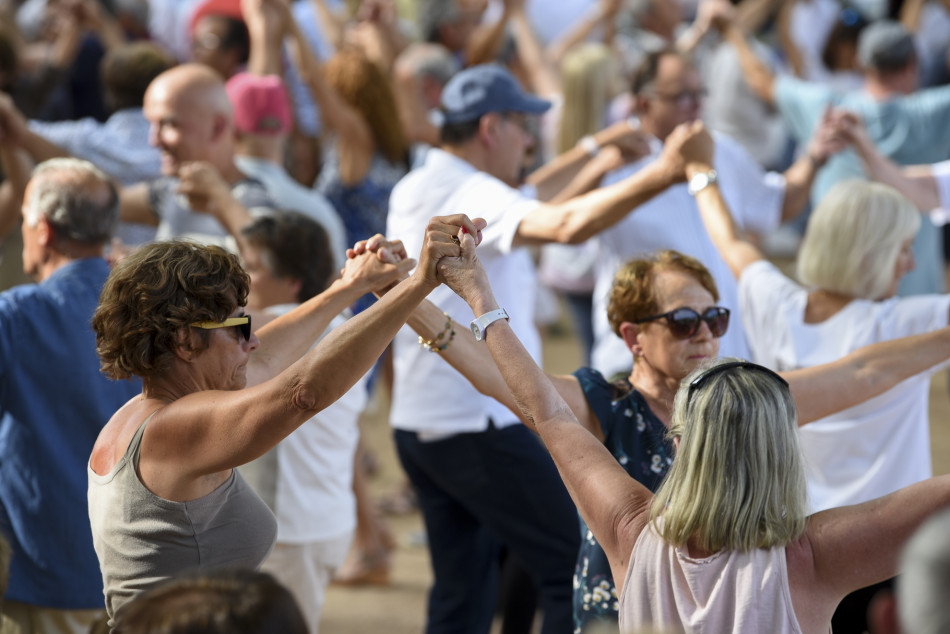 Èxit de públic i tres estrenes sardanistes al 61è Aplec de la Sardana de la Bisbal d’Empordà