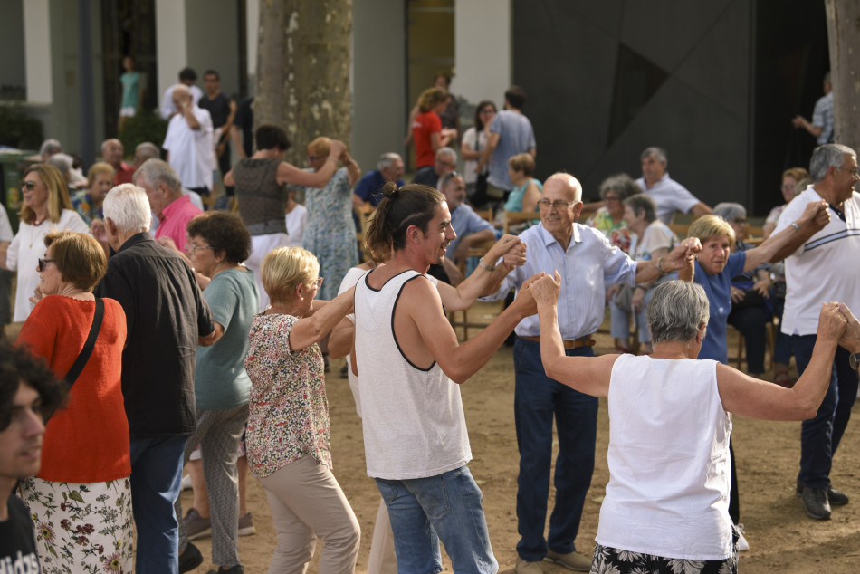Èxit de públic i tres estrenes sardanistes al 61è Aplec de la Sardana de la Bisbal d’Empordà