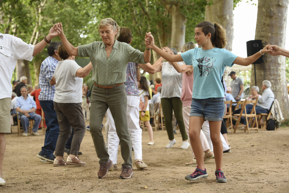 Èxit de públic i tres estrenes sardanistes al 61è Aplec de la Sardana de la Bisbal d’Empordà