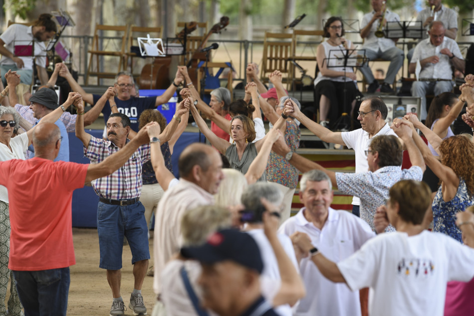 Èxit de públic i tres estrenes sardanistes al 61è Aplec de la Sardana de la Bisbal d’Empordà