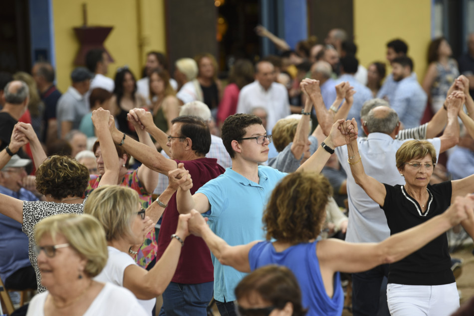 Èxit de públic i tres estrenes sardanistes al 61è Aplec de la Sardana de la Bisbal d’Empordà