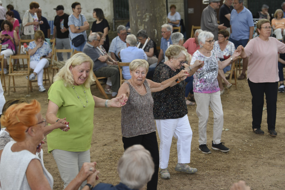 Èxit de públic i tres estrenes sardanistes al 61è Aplec de la Sardana de la Bisbal d’Empordà