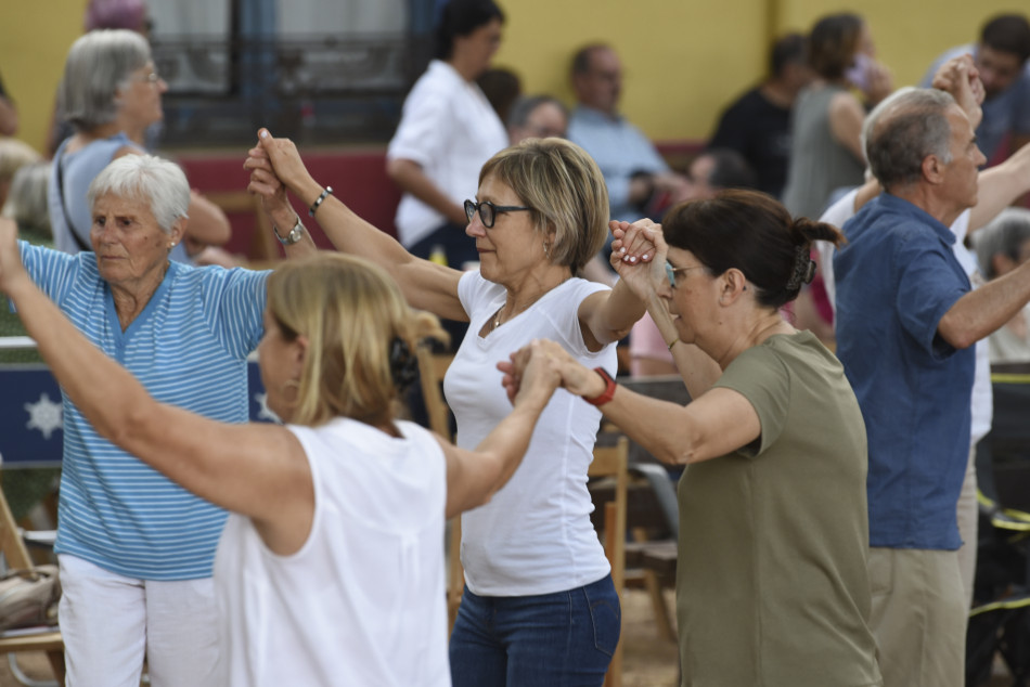 Èxit de públic i tres estrenes sardanistes al 61è Aplec de la Sardana de la Bisbal d’Empordà