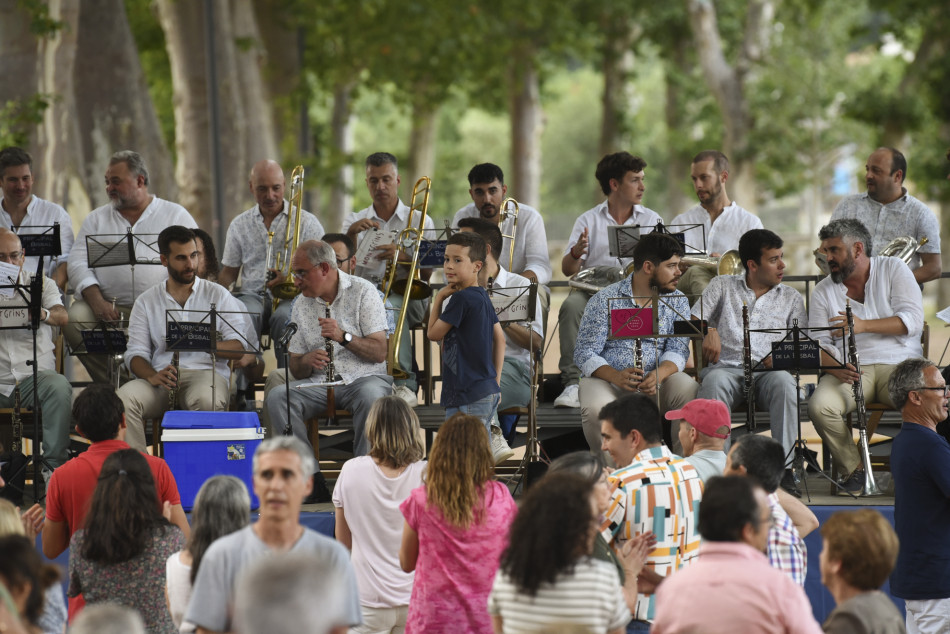 Èxit de públic i tres estrenes sardanistes al 61è Aplec de la Sardana de la Bisbal d’Empordà