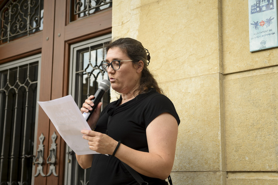 L'arribada de la Flama del Canigó a la Bisbal i encesa de la foguera de Sant Joan en imatges