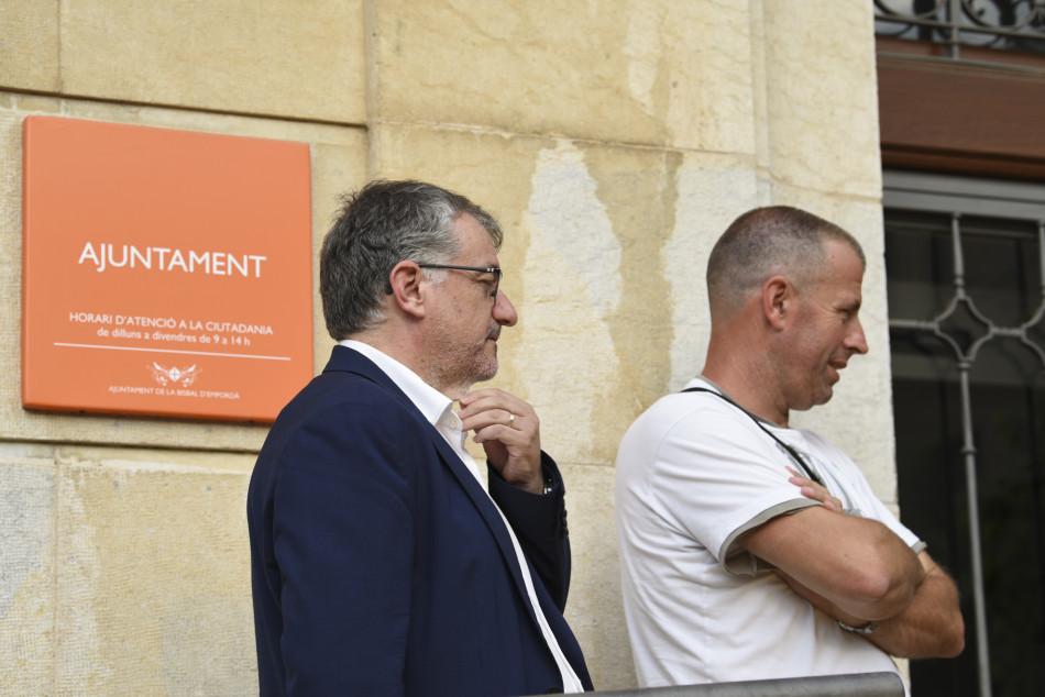 L'arribada de la Flama del Canigó a la Bisbal i encesa de la foguera de Sant Joan en imatges