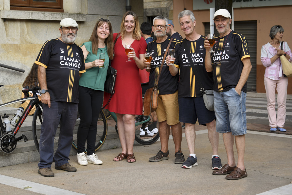 L'arribada de la Flama del Canigó a la Bisbal i encesa de la foguera de Sant Joan en imatges