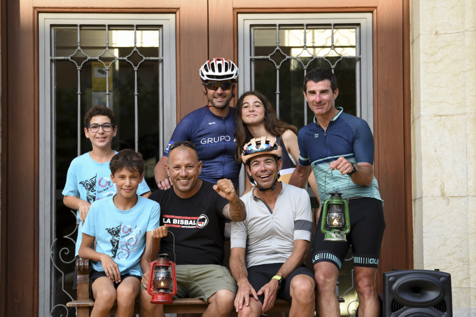 L'arribada de la Flama del Canigó a la Bisbal i encesa de la foguera de Sant Joan en imatges