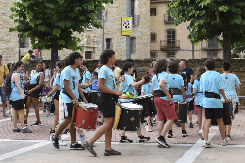 L'arribada de la Flama del Canigó a la Bisbal i encesa de la foguera de Sant Joan en imatges