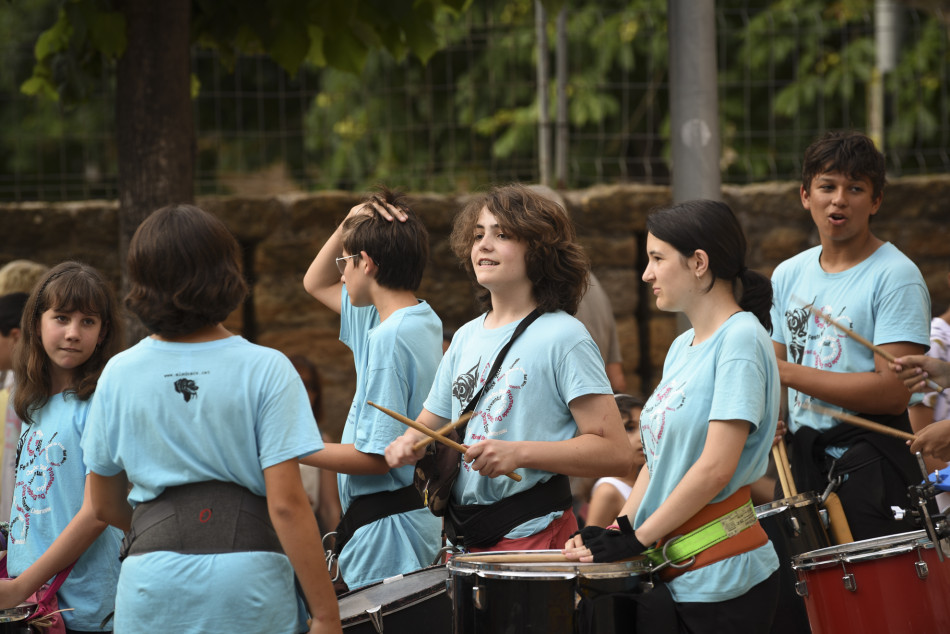 L'arribada de la Flama del Canigó a la Bisbal i encesa de la foguera de Sant Joan en imatges