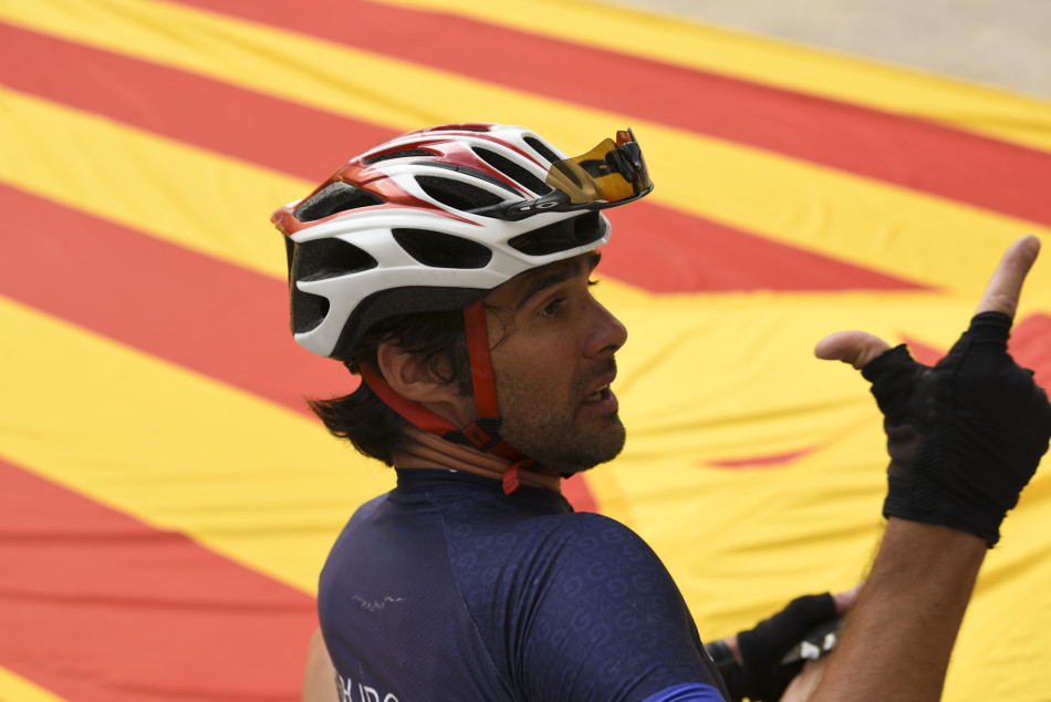 L'arribada de la Flama del Canigó a la Bisbal i encesa de la foguera de Sant Joan en imatges
