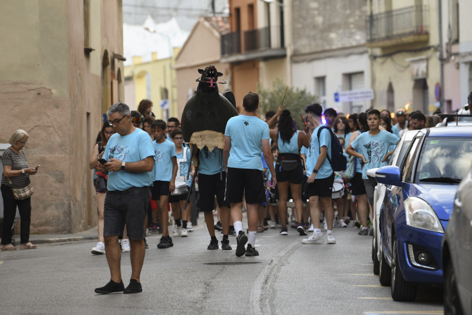 L'arribada de la Flama del Canigó a la Bisbal i encesa de la foguera de Sant Joan en imatges