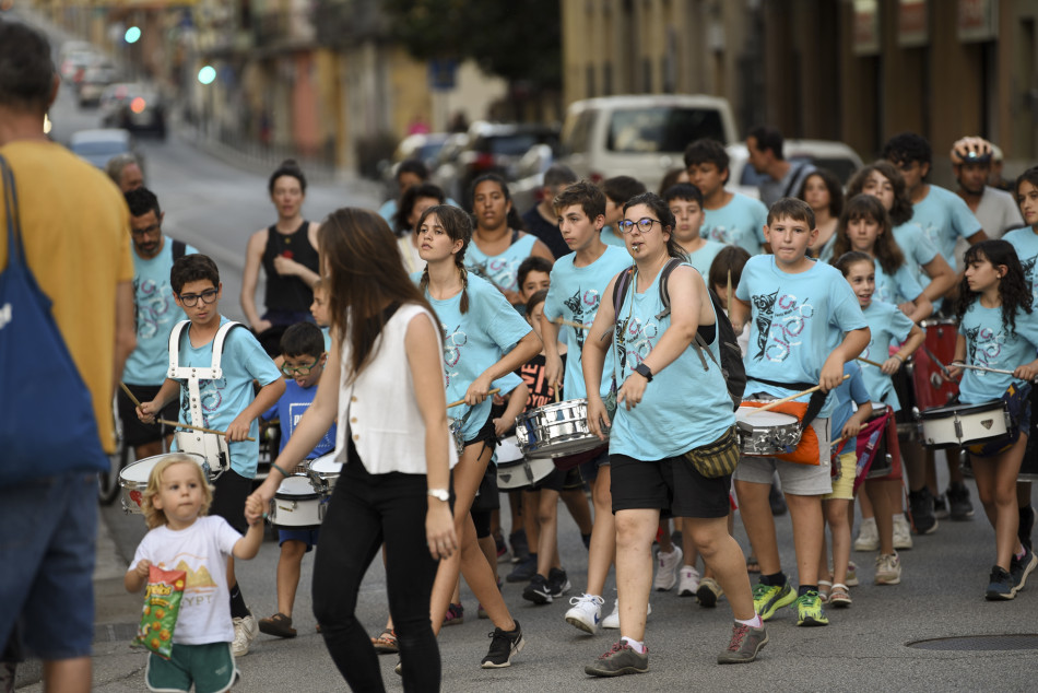 L'arribada de la Flama del Canigó a la Bisbal i encesa de la foguera de Sant Joan en imatges
