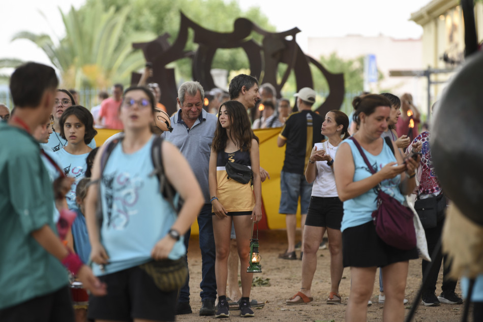 L'arribada de la Flama del Canigó a la Bisbal i encesa de la foguera de Sant Joan en imatges
