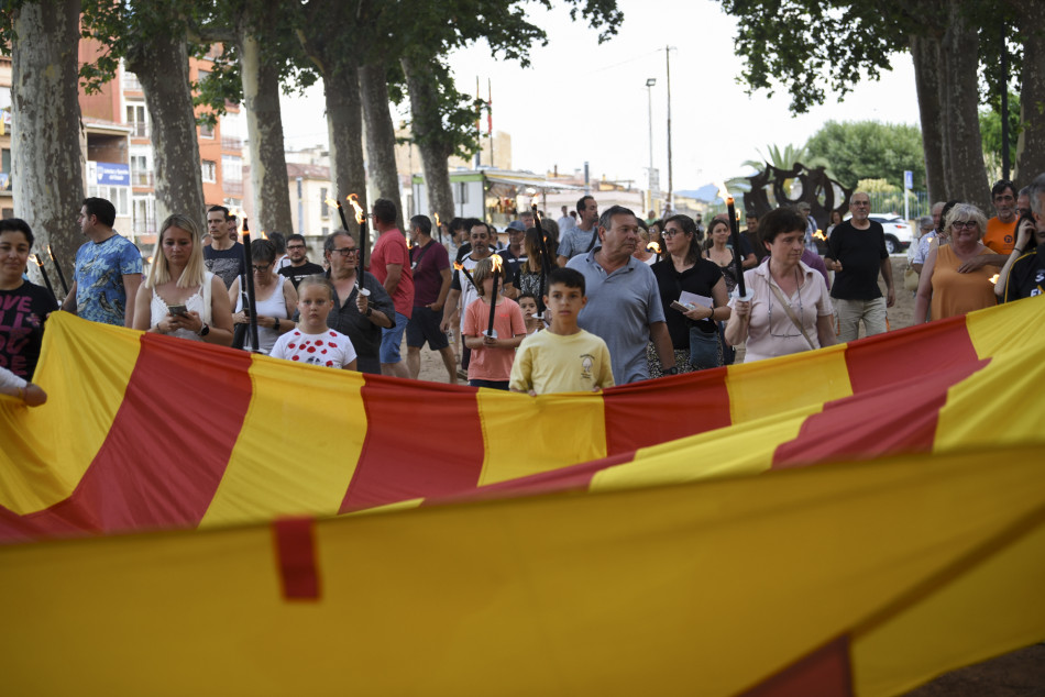 L'arribada de la Flama del Canigó a la Bisbal i encesa de la foguera de Sant Joan en imatges
