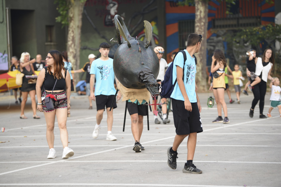 L'arribada de la Flama del Canigó a la Bisbal i encesa de la foguera de Sant Joan en imatges
