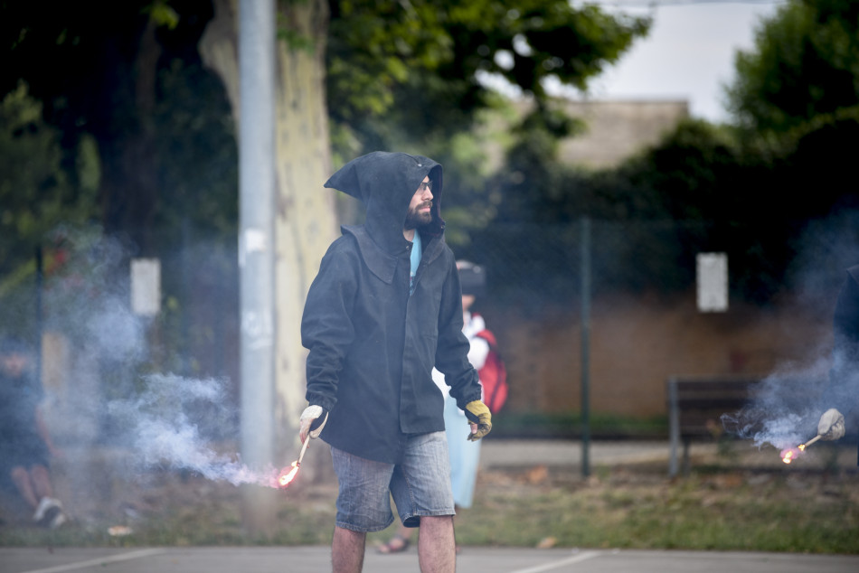 L'arribada de la Flama del Canigó a la Bisbal i encesa de la foguera de Sant Joan en imatges
