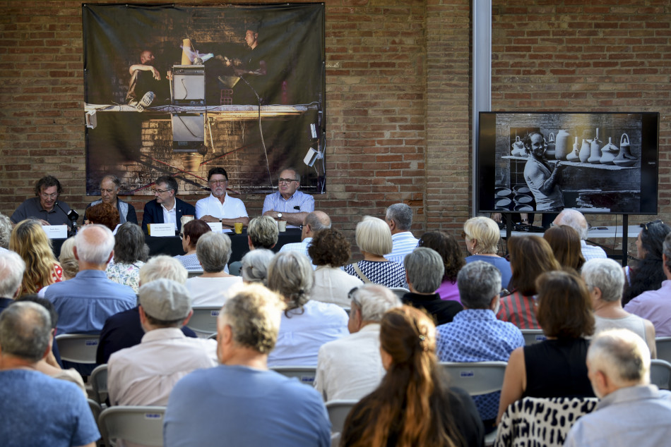 Imatges de la inauguració de l’exposició 'Carles Sala. D’oller a artista de la ceràmica' al Terracotta Museu