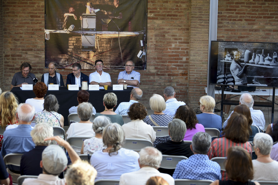 Imatges de la inauguració de l’exposició 'Carles Sala. D’oller a artista de la ceràmica' al Terracotta Museu