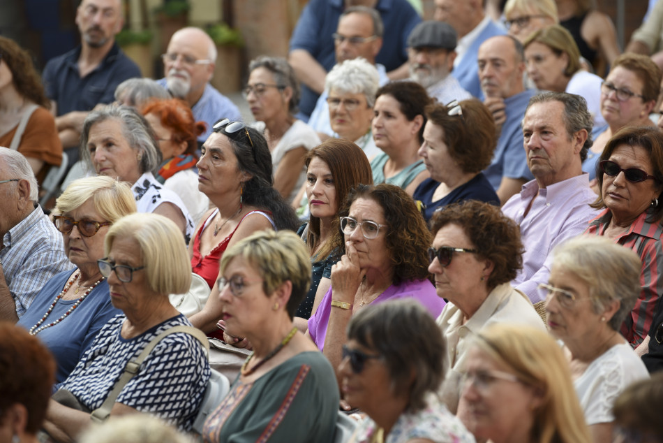 Imatges de la inauguració de l’exposició 'Carles Sala. D’oller a artista de la ceràmica' al Terracotta Museu