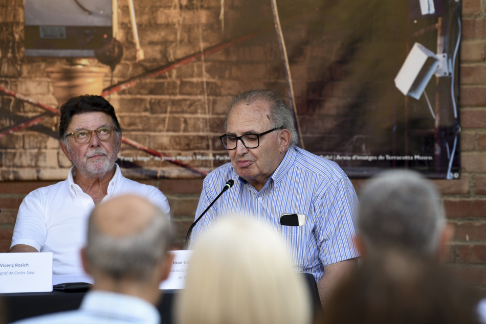Imatges de la inauguració de l’exposició 'Carles Sala. D’oller a artista de la ceràmica' al Terracotta Museu