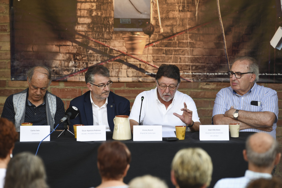 Imatges de la inauguració de l’exposició 'Carles Sala. D’oller a artista de la ceràmica' al Terracotta Museu