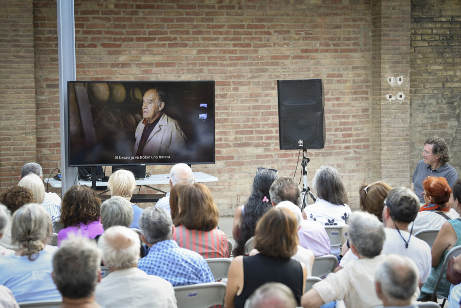 Imatges de la inauguració de l’exposició 'Carles Sala. D’oller a artista de la ceràmica' al Terracotta Museu
