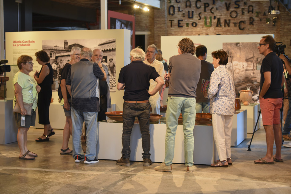 Imatges de la inauguració de l’exposició 'Carles Sala. D’oller a artista de la ceràmica' al Terracotta Museu
