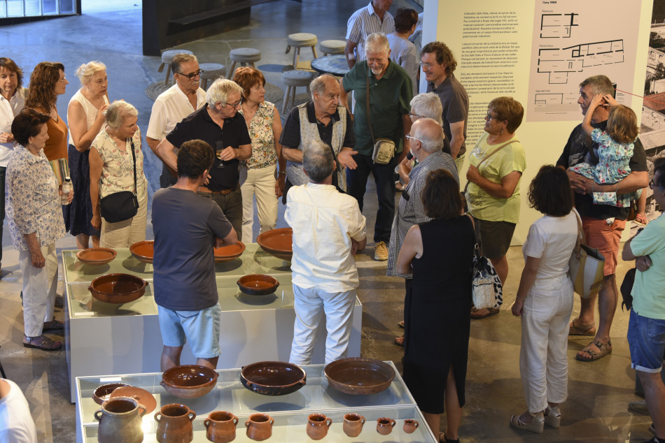 Imatges de la inauguració de l’exposició 'Carles Sala. D’oller a artista de la ceràmica' al Terracotta Museu