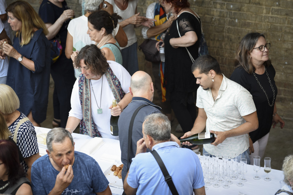 Imatges de la inauguració de l’exposició 'Carles Sala. D’oller a artista de la ceràmica' al Terracotta Museu