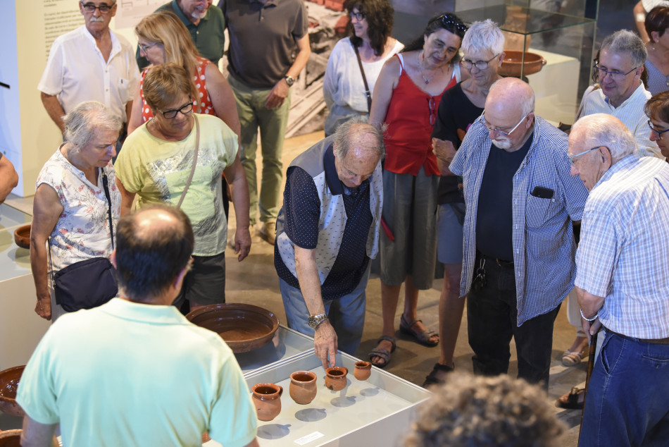 Imatges de la inauguració de l’exposició 'Carles Sala. D’oller a artista de la ceràmica' al Terracotta Museu