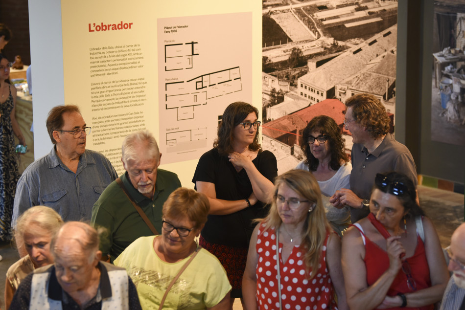Imatges de la inauguració de l’exposició 'Carles Sala. D’oller a artista de la ceràmica' al Terracotta Museu