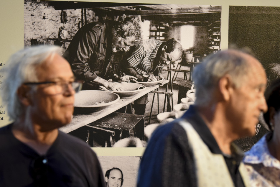 Imatges de la inauguració de l’exposició 'Carles Sala. D’oller a artista de la ceràmica' al Terracotta Museu