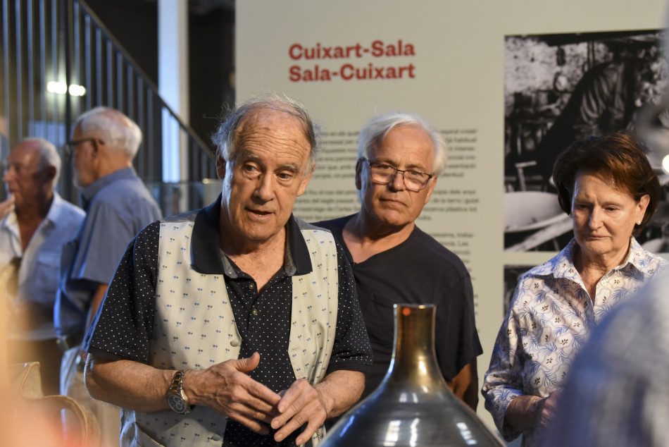 Imatges de la inauguració de l’exposició 'Carles Sala. D’oller a artista de la ceràmica' al Terracotta Museu
