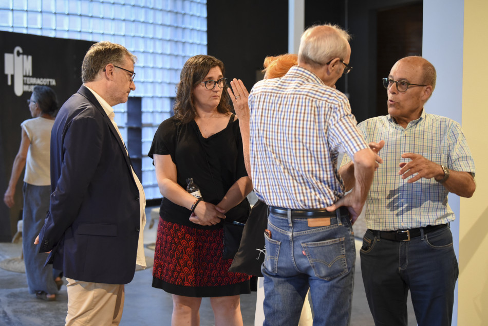 Imatges de la inauguració de l’exposició 'Carles Sala. D’oller a artista de la ceràmica' al Terracotta Museu