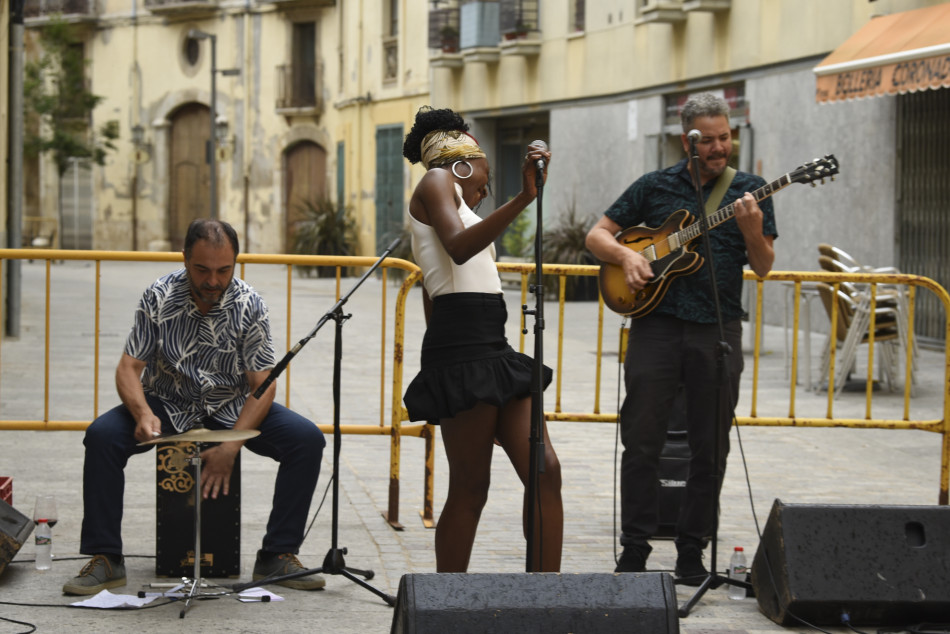 Imatges del concert de cloenda del cicle El Rantell Música al carrer Valls d'en Colomer de la Bisbal