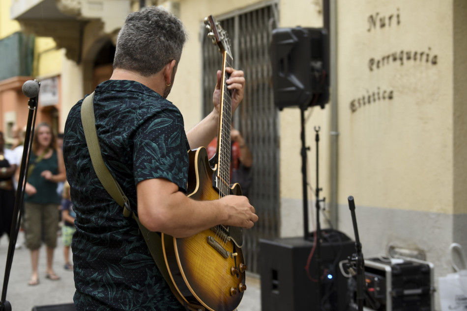 Imatges del concert de cloenda del cicle El Rantell Música al carrer Valls d'en Colomer de la Bisbal