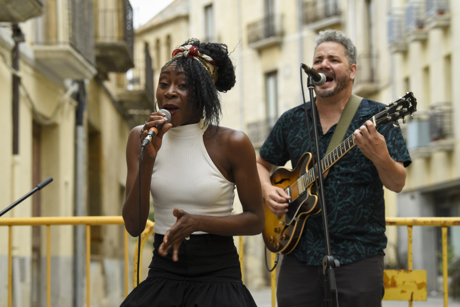 Imatges del concert de cloenda del cicle El Rantell Música al carrer Valls d'en Colomer de la Bisbal