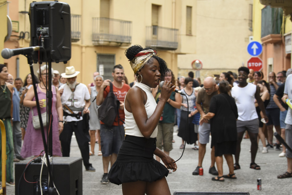 Imatges del concert de cloenda del cicle El Rantell Música al carrer Valls d'en Colomer de la Bisbal