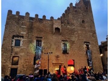 Gran Tió de Nadal. Fem cagar el Tió + Porta'm el xumet + recollida d'aliments